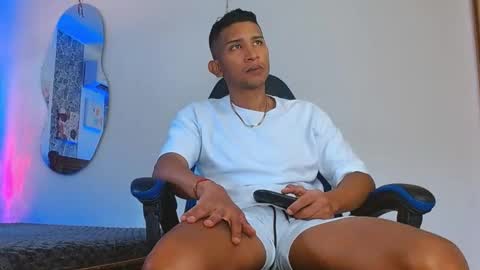 Snapshot of valentino_fs chatting on 11-07-25, 03:45 Mistery Guy online show from 11-07-25, 03:45