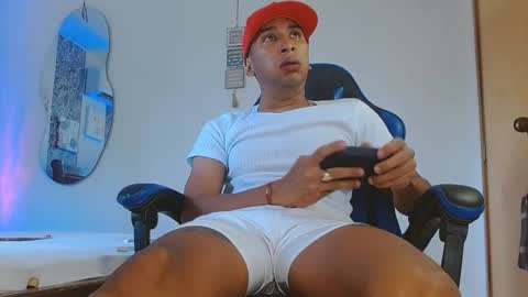 Snapshot of valentino_fs chatting on 11-11-25, 07:58 Mistery Guy online show from 11-11-25, 07:58