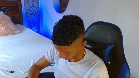 Snapshot of valentino_fs chatting on 11-29-25, 06:00 Mistery Guy online show from 11-29-25, 06:00