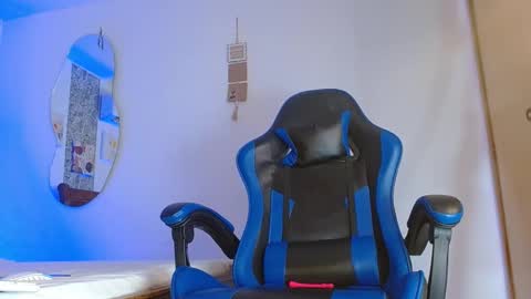 Snapshot of valentino_fs chatting on 12-02-25, 01:55 Mistery Guy online show from 12-02-25, 01:55