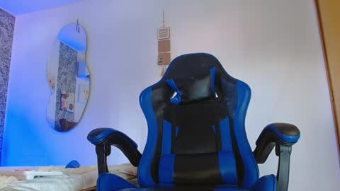 Snapshot of valentino_fs chatting on 12-02-25, 05:19 Mistery Guy online show from 12-02-25, 05:19