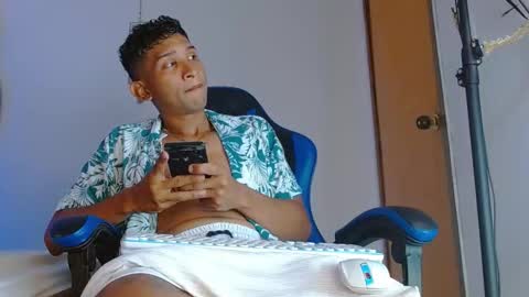 Snapshot of valentino_fs chatting on 12-16-25, 06:46 Mistery Guy online show from 12-16-25, 06:46