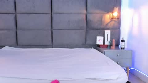 valentino moon online show from 09-15-25, 03:17