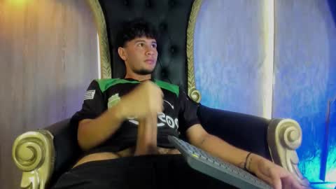 Snapshot of valentino_russo chatting on 02-18-26, 03:19 VALENTINO online show from 02-18-26, 03:19