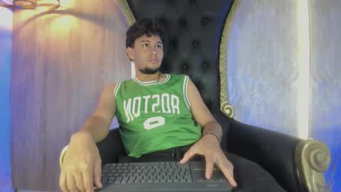 Snapshot of valentino_russo chatting on 03-02-26, 06:37 VALENTINO online show from 03-02-26, 06:37