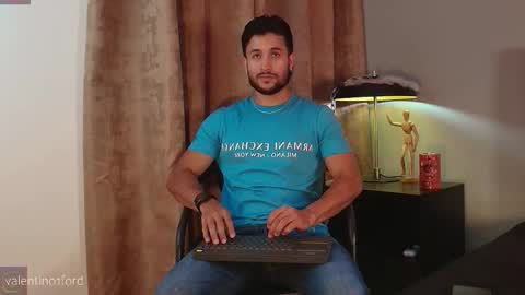 Valentino online show from 10-22-25, 07:46