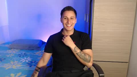 VALENTINO online show from 10-31-25, 09:27