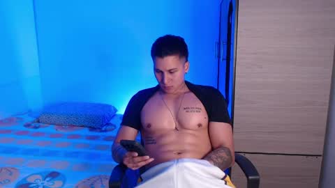 Snapshot of valentinosex_1 chatting on 04-28-26, 12:31 VALENTINO online show from 04-28-26, 12:31