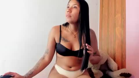 Snapshot of valenttina_narvaez chatting on 05-15-26, 02:35 vale online show from 05-15-26, 02:35