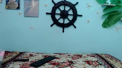 valeria online show from 11-18-25, 01:11