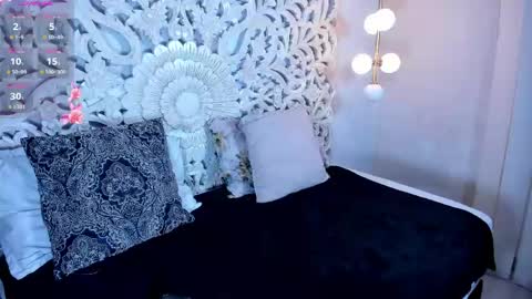 Snapshot of valeria_restrepo chatting on 06-07-26, 11:47 Valeria online show from 06-07-26, 11:47