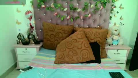 Snapshot of valeriatsx chatting on 02-20-25, 04:50 La valerie26 online show from 02-20-25, 04:50