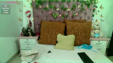 Snapshot of valeriatsx chatting on 02-25-25, 01:20 La valerie26 online show from 02-25-25, 01:20