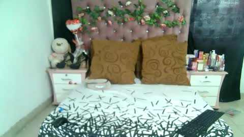 Snapshot of valeriatsx chatting on 09-19-25, 12:50 La valerie26 online show from 09-19-25, 12:50