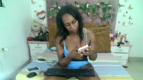 Snapshot of valeriatsx chatting on 10-13-25, 11:32 La valerie26 online show from 10-13-25, 11:32