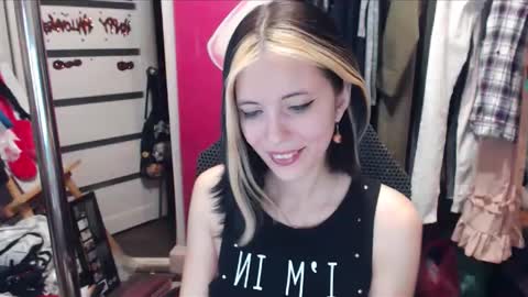 Snapshot of valeriaxkiss chatting on 01-22-25, 04:55 ValeriaXKiss online show from 01-22-25, 04:55