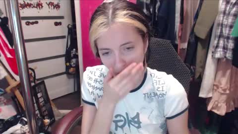 Snapshot of valeriaxkiss chatting on 02-04-25, 06:27 ValeriaXKiss online show from 02-04-25, 06:27