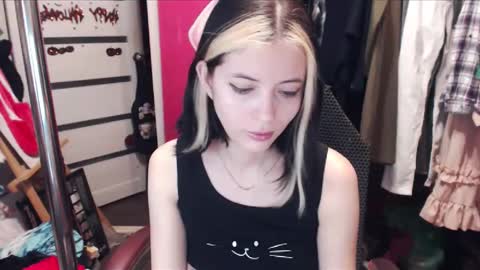 Snapshot of valeriaxkiss chatting on 02-14-25, 01:34 ValeriaXKiss online show from 02-14-25, 01:34