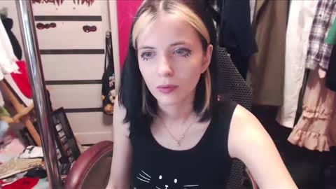 Snapshot of valeriaxkiss chatting on 03-10-25, 06:23 ValeriaXKiss online show from 03-10-25, 06:23