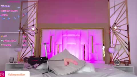 Snapshot of valerie__miller_ chatting on 06-15-26, 02:36 Valerie online show from 06-15-26, 02:36