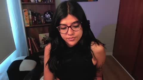Snapshot of valerie__sky chatting on 07-08-26, 01:15 Val online show from 07-08-26, 01:15