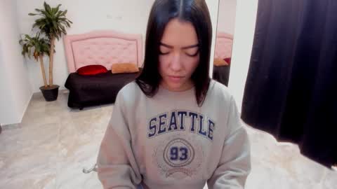 Snapshot of valerie_fox19 chatting on 11-01-25, 02:19 Valerie fox online show from 11-01-25, 02:19