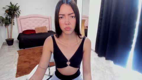 Snapshot of valerie_fox19 chatting on 11-21-25, 02:38 Valerie fox online show from 11-21-25, 02:38