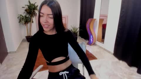 Snapshot of valerie_fox19 chatting on 11-28-25, 01:14 Valerie fox online show from 11-28-25, 01:14