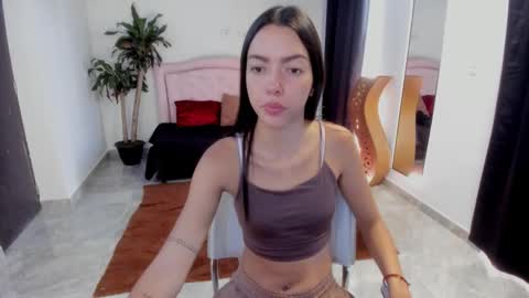 Snapshot of valerie_fox19 chatting on 12-03-25, 02:04 Valerie fox online show from 12-03-25, 02:04