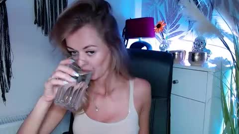 Valerie  online show from 02-04-25, 11:49