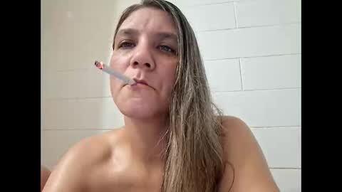 Snapshot of valerierayne13 chatting on 06-07-26, 06:28 ValerieRayne online show from 06-07-26, 06:28