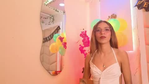 Snapshot of valeriewoods chatting on 05-06-26, 08:47 Valerie online show from 05-06-26, 08:47