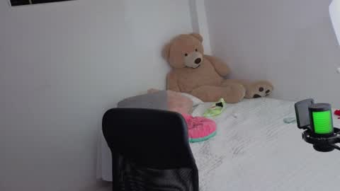 Snapshot of valerihouse_ chatting on 06-18-26, 12:55 valerihouse_ online show from 06-18-26, 12:55