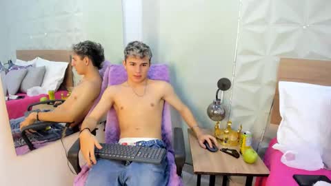 Snapshot of valerius_angel chatting on 06-07-26, 12:48 V A L E R I U S online show from 06-07-26, 12:48