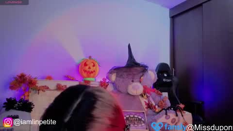  Valery Lin Dupont online show from 10-31-25, 03:18