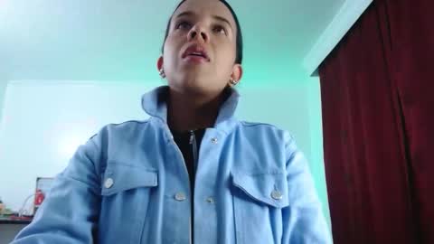 Snapshot of valery_meer_ chatting on 10-21-25, 12:11 Valeria online show from 10-21-25, 12:11