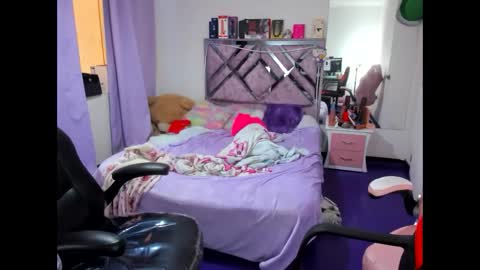 Snapshot of valery_taylor_1 chatting on 06-08-26, 07:25 valery online show from 06-08-26, 07:25