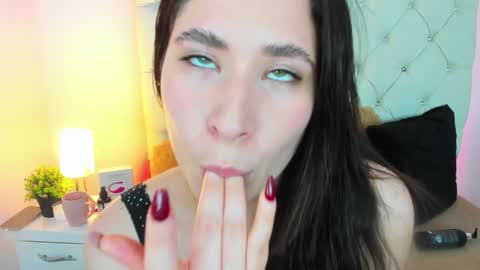 Snapshot of valeryfoxt chatting on 12-21-24, 05:03 valery online show from 12-21-24, 05:03