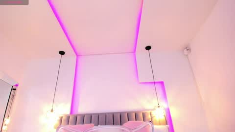 Snapshot of valerynova chatting on 01-17-25, 05:08 Carla online show from 01-17-25, 05:08