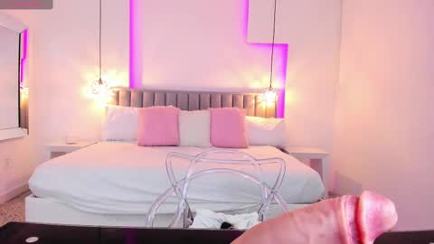 Snapshot of valerynova chatting on 02-11-25, 05:40 Carla online show from 02-11-25, 05:40