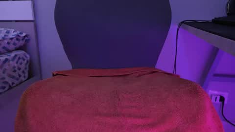 Snapshot of valeryuwu chatting on 11-25-25, 04:45 tinyfemboy online show from 11-25-25, 04:45