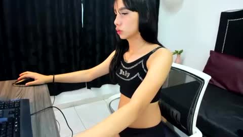 Snapshot of valey_nicole chatting on 06-14-26, 10:45 valey_nicole online show from 06-14-26, 10:45