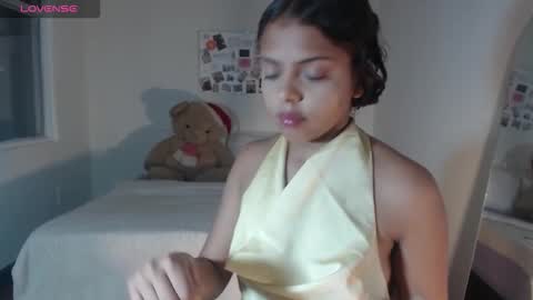 Snapshot of valientegirl_ chatting on 11-30-25, 02:37 VALIENTE online show from 11-30-25, 02:37