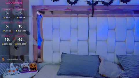 Valkiria moore  online show from 10-06-25, 07:33