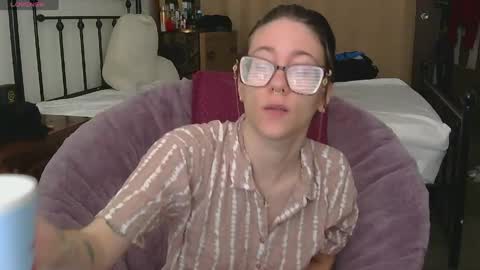 Snapshot of valleriestarr chatting on 05-19-26, 02:23 Vallerie Starr online show from 05-19-26, 02:23