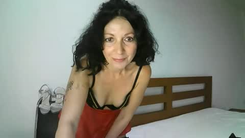 Snapshot of valleriwind chatting on 02-18-26, 01:01 ValleriWind online show from 02-18-26, 01:01