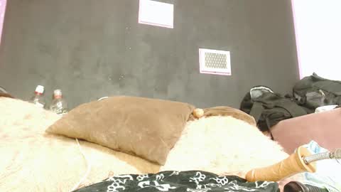 Snapshot of vallery_doll chatting on 01-18-25, 01:52 Valerie online show from 01-18-25, 01:52