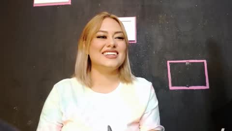 Snapshot of vallery_doll chatting on 02-02-25, 09:13 Valerie online show from 02-02-25, 09:13