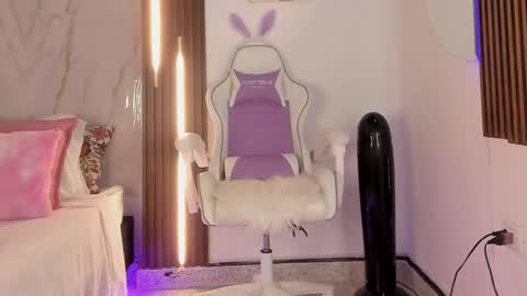 Vallolet Peach  online show from 09-14-25, 12:04