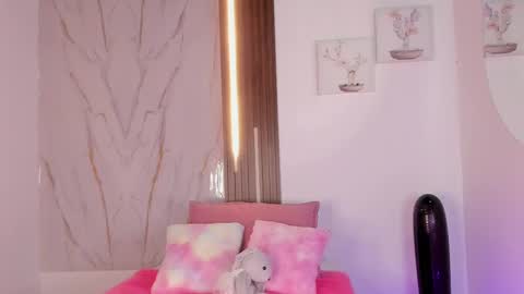 Vallolet Peach  online show from 09-28-25, 12:10